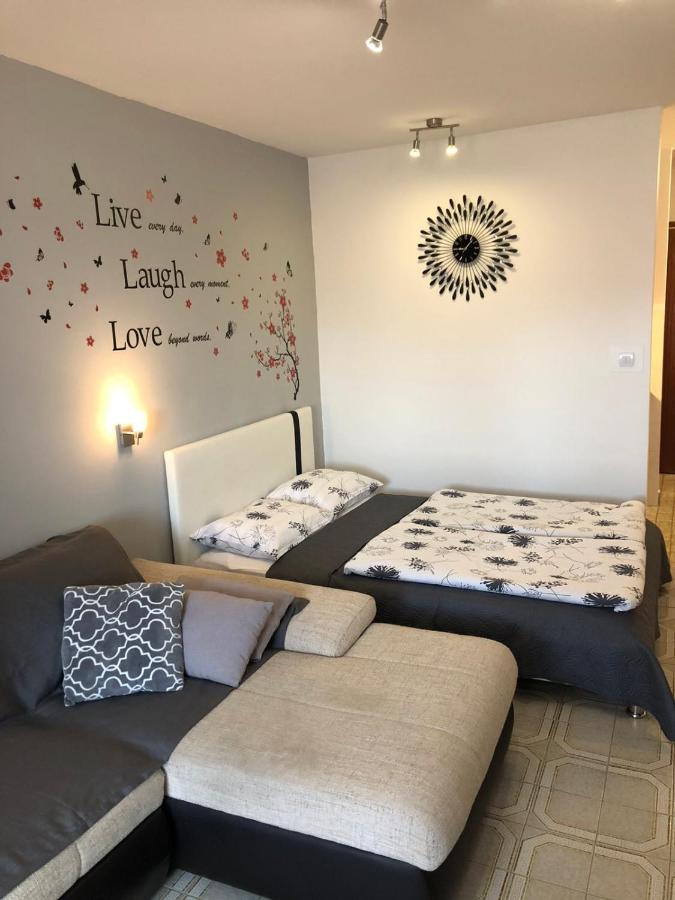 Studio Apartma Franca อูมัค ภายนอก รูปภาพ
